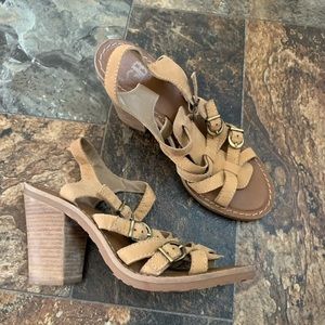 Gianni Bini size 8.5 tan block heel sandal strappy